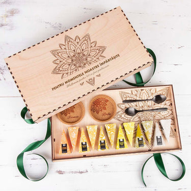 Set de ceai KLASIK în cutie de lemn cu motiv personalizat